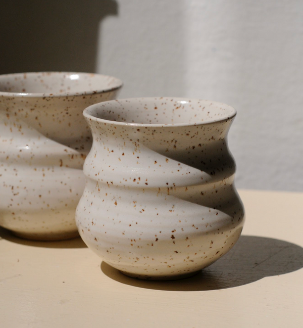 Yaar Ceramics | כוס וואבלי בעיצוב יפני - לבן