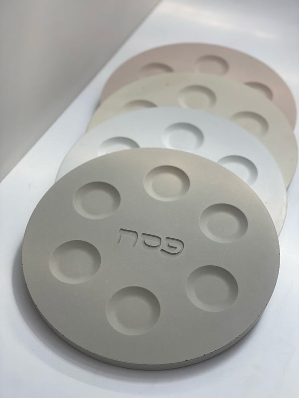 צלחת הגשה מהודרת מבטון - מארז מתנה לפסח